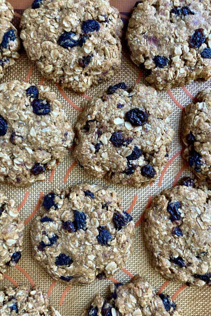 date sweetened oat cookies