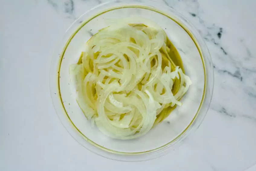 How to Fry Onions in the Microwave
